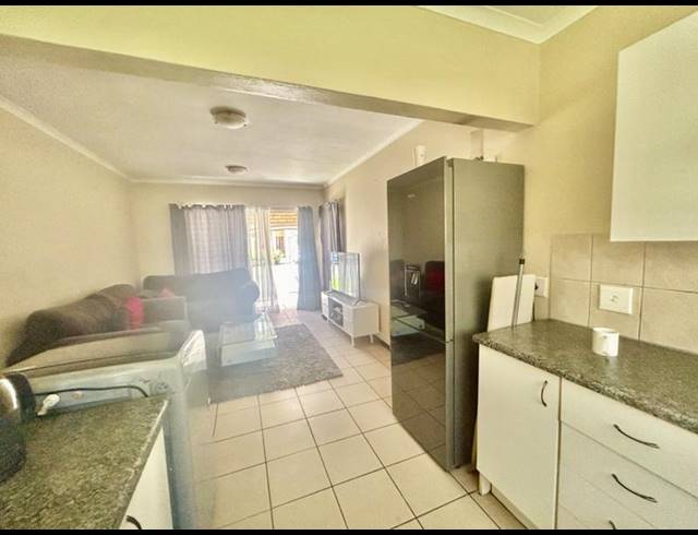 2 BEDROOM APARTMENT FOR SALE IN VANDERBIJLPARK SW 5